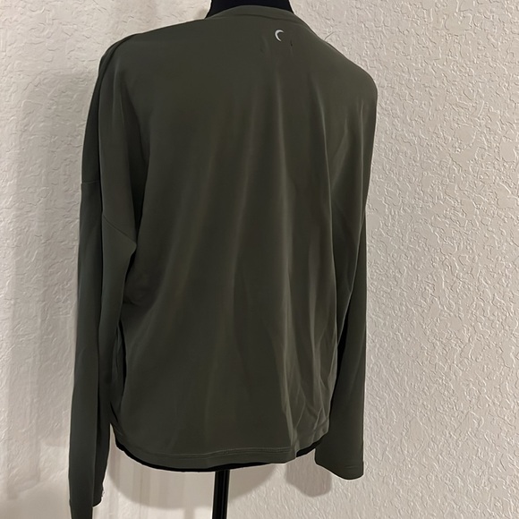 NWOT | Zyia Active Cutsie Shawl - Picture 5 of 5